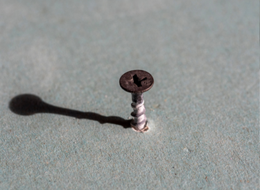 parafuso parcialmente parafusado em chapa drywall